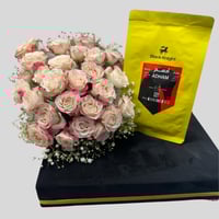 أدهم مع باقة ورد