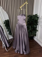 فستان كوري راقي بتفاصيل لامعة – فساتين فخمة