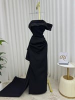 فستان سهرة أسود أنيق بذيل طويل