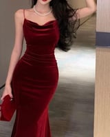 فستان سهرة مخمل ضيق بلون عنابي فاخر