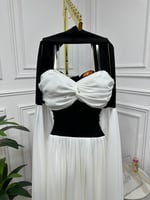 فستان سهرة جنزابيتي أبيض وأسود من CUTECCI