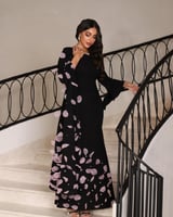 فستان اسود سهرة مع ورد جزار مطرز من كيوتشي