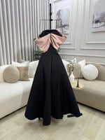 فستان سهرة أسود بكتف وردة