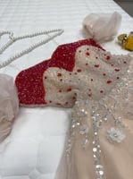 فستان اوف وايت تل طبقات تطريز راقي من كيوتشي CUTEC...