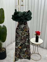 فستان سهرة زيتي مطرَّز بزخارف زهرية فاخرة من CUTEC...