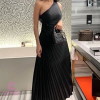 فستان سهرة أسود مطرز بلمعة ملكية