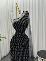 فستان سهرة كتف واحد أسود لامع