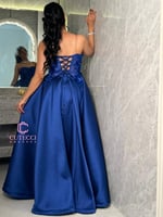 فستان سواريه نيلي كلوش بتصميم ورد أنثوي