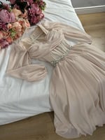 فستان لؤلؤي ناعم حزام تطريز راقي