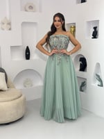 فستان سهرة تيفاني مطرز بكسرات ملكية