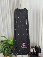 فستان أسود شيفون بتطريز ناعم للسهرات