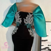 فستان سهرة أسود كريب مطرز كريستال