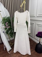 فستان سهرة أبيض مزين بفصوص