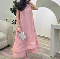 فستان سهرة لحمي فضفاض بطوق كريستالي