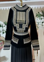 جلابية عسيرية سوداء بتطريز تراثي فاخر