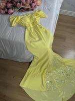 فستان سهرة اصفر باربي مع ورد ترتر من كيوتشي