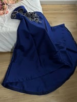 فستان ستان كحلي للسهرة ناعم وراقي من كيوتشي