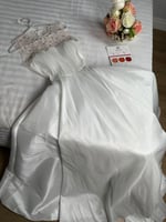 فستان سهرة أبيض بتطريز فخم