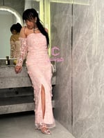 فستان سهرة وردي مطرز بتصميم فاخر