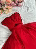 فستان سهرة أحمر شانتون منفوش بتصميم فاخر