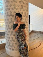 فستان سهرة زيتي مطرَّز بزخارف زهرية فاخرة من CUTEC...