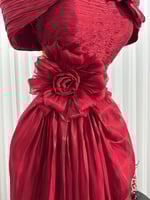 فستان سهرة كرنكر احمر وردتين ناري