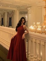 فستان العيد احمر بتفاصيل ناعمة