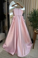 فستان سهرة وردي ذيل من كيوتشي