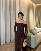 فستان سهرة بني فخم بأكمام دانتيل