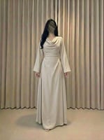 فستان بيج انيق بكسرات انسيابية