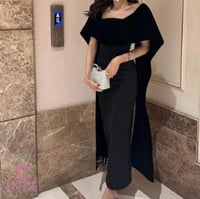 فستان سواريه أسود شتوي بشال مخملي