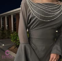 فستان رصاصي غامق كرينكل ربط من كيوتشي