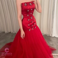 فستان سهرة أحمر لمسة الحب المطرزة