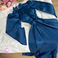 فستان سهرة بترولي ميدي بحزام خصر أنيق