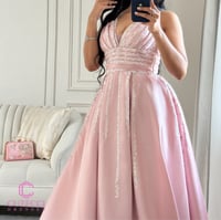 فستان وردي بينك سواريه ستان مطرز