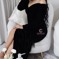 فستان قطيفة اسود توب مطرز جريء