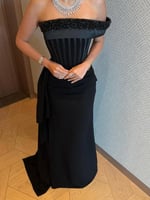 فستان سهرة أسود أنيق بذيل طويل