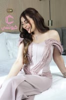 فستان لحمي فاتح تطريز لؤلؤ كبس