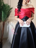 فستان سهرة أسود ميكادو بذيل أحمر ملكي