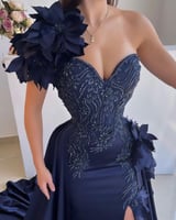 فستان كحلي سهرة مطرز بذيل من كيوتشي CUTECCI