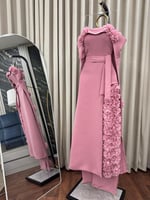 فستان بينك فاتح سهرة مع ورود من كيوتشي