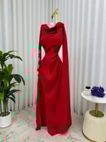 فستان سواريه أحمر بلمسة فاخرة