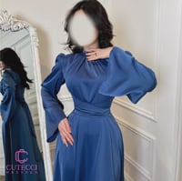 فستان سهرة بترولي ميدي بحزام خصر أنيق