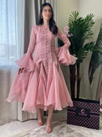 فستان سهره لحمي بأكمام كسرات