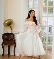 فستان ميدي كلوش أبيض على بينك