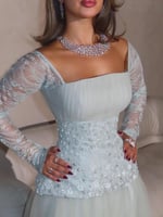 فستان سهرة سماوي بتطريز خرز ولمسة دانتيل فاخرة