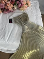 فستان سهرة ذهبي بكسرات لماعة