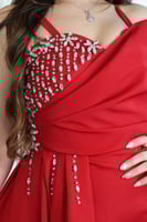 فستان سهرة أحمر بتطريز كريستال من كيوتشي CUTECCI –...