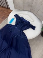 فستان سهرة كحلي مطرز يدوي للسهرات