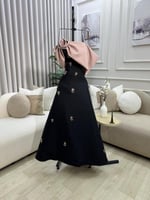 فستان سهرة أسود بكتف وردة